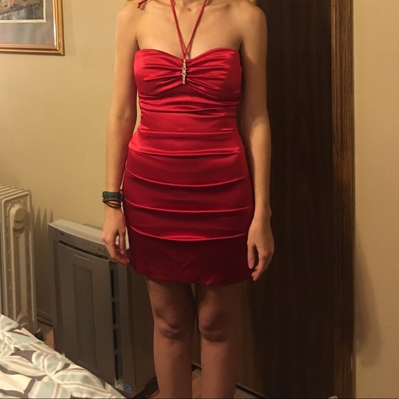 Red Dress - Picture 5 of 8